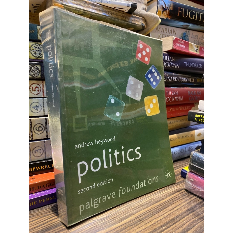 Politics, 2nd edition - Andrew Heywood 363159