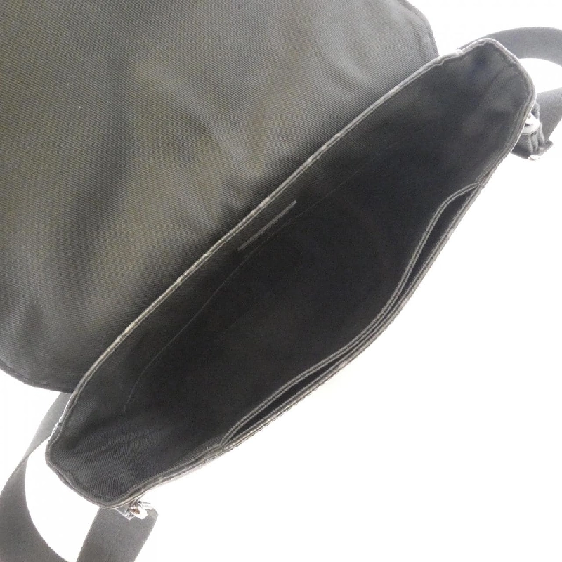 Túi đeo vai Louis Vuitton Monogram Eclipse District PM M44000 610611