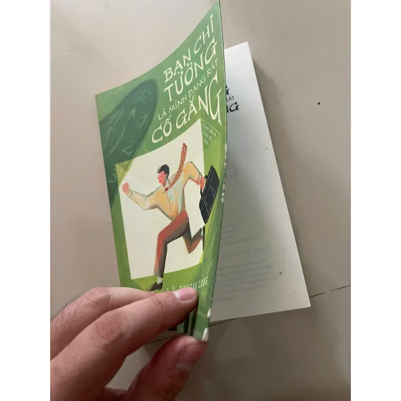 Bạn chỉ tưởng là mình đang rất cố gắng thôi - New 80% (Bìa trầy xíu) (Hoi/S2310) 30494