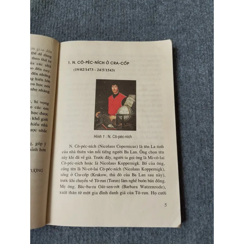 TRUYỆN KỂ VỀ CÁC NHÀ THIÊN VĂN HỌC TẬP HAI 719846