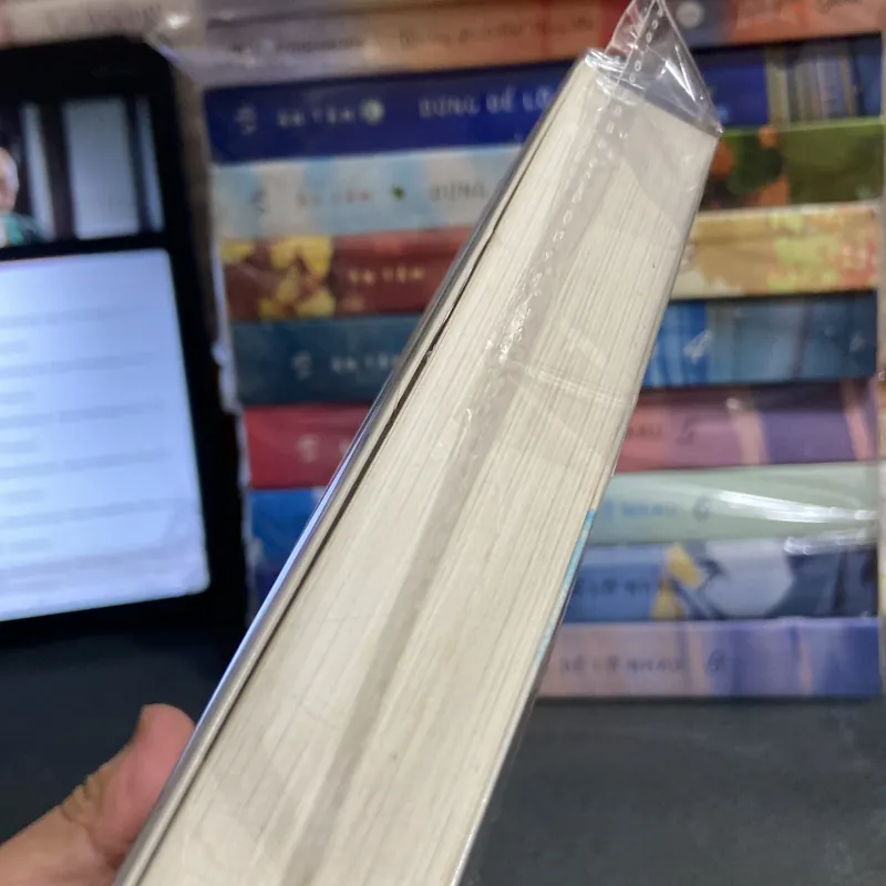 (Ngôn tình) - Cá voi và hồ nước - Thái Trí Hằng 975606