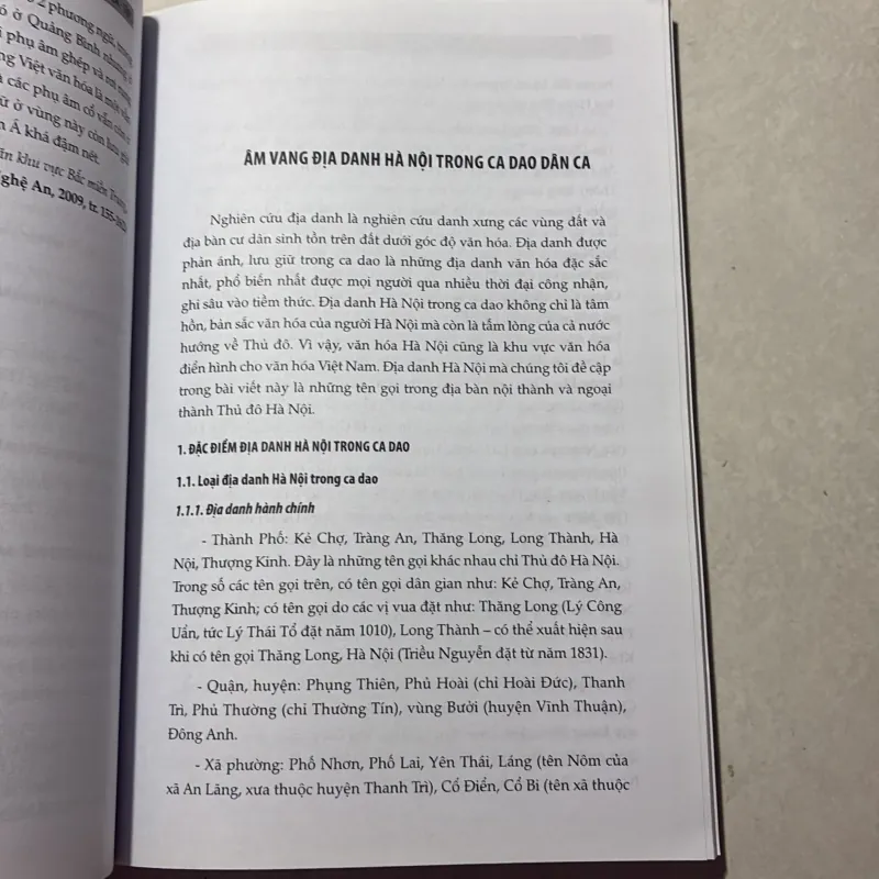 Những vấn đề về ngôn ngữ và văn hoá Tập 2 - Lê Đức Luận 791918