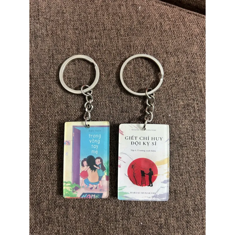 Móc khóa sách: Trong vòng tay mẹ + Giết chỉ huy đội kỵ sĩ 732335