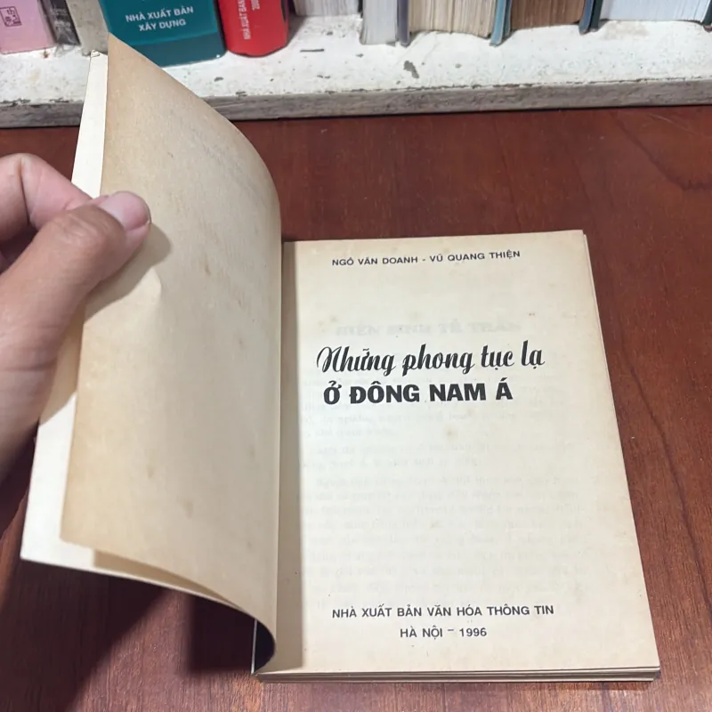 II Sách: Những Phong Tục Lạ Ở Đông Nam Á - Ngô Văn Doanh, Vũ Quang Thiện - 1996 746586