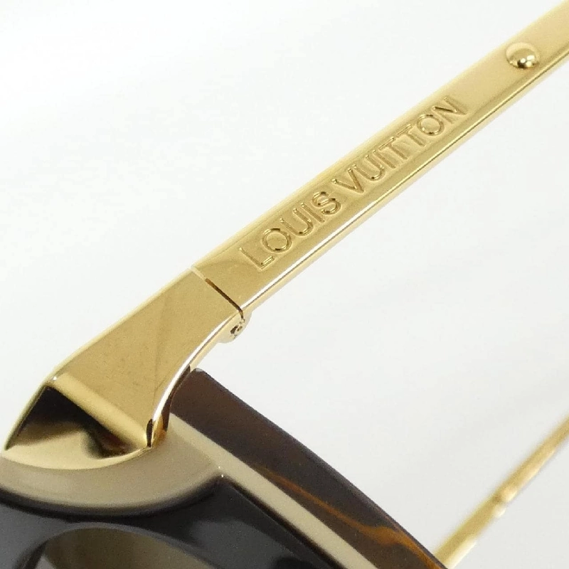 Kính mát Louis Vuitton Amber Cat Eye Z0620E 626118