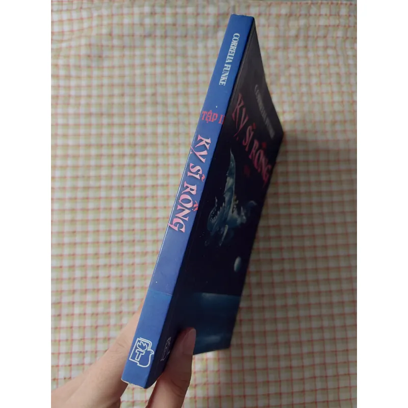 KỴ SĨ RỒNG - TẬP 2
✍️🏻 Correlia Funke 718482