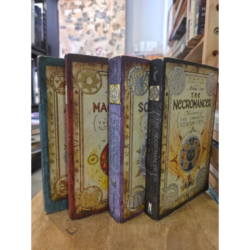 The Alchemyst: The Secrets of the Immortal Nicholas Flamel - Michael Scott 994809