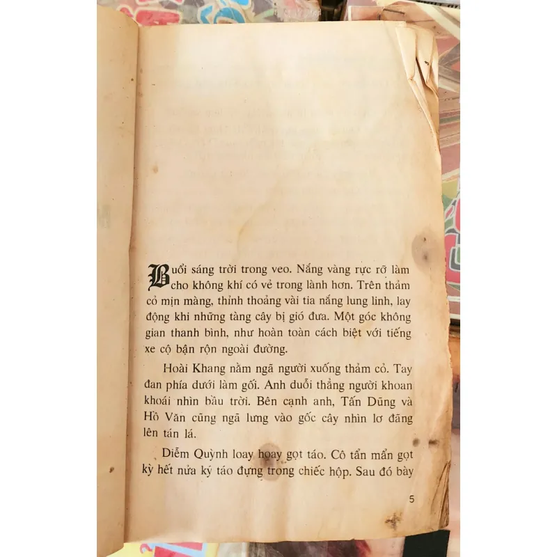 Tiểu thuyết lãng mạn Việt Nam MƯA TRÊN PHỐ LẠ (Hoàng Thu Dung) 782359