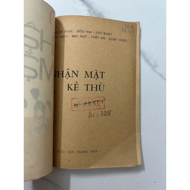 Nhân mặt kẻ thù - Hữu Mai 1023709