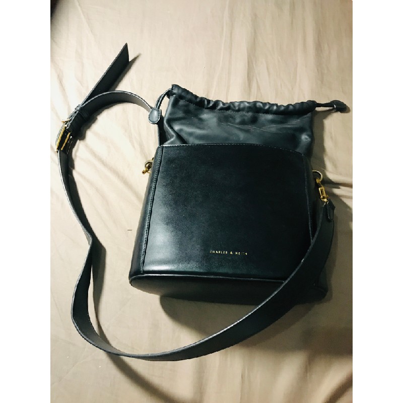 Bucket Bag Charles & Keith 189