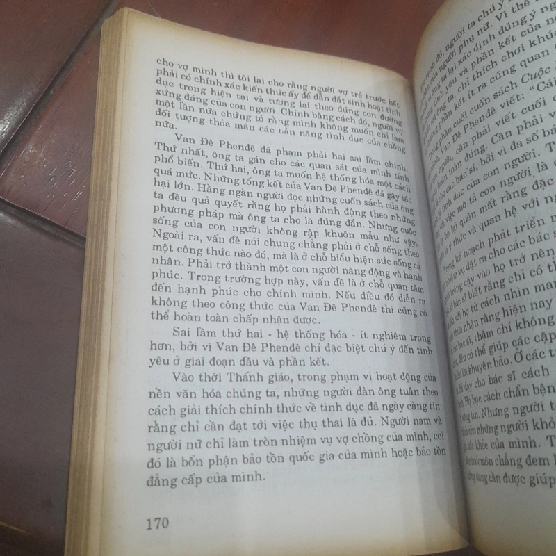 Giáo sư RUDOLF NEUBERT - Sách mới về QUAN HỆ VỢ CHỒNG 519396