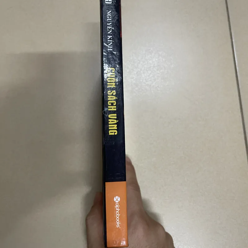 Cuốn sách vàng - Nguyễn Kính (c47) 996601