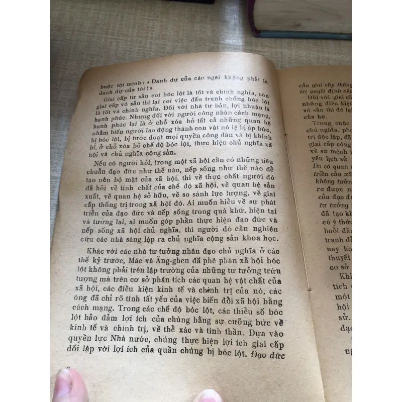 Nếp sống và đạo đức dưới chế độ xã hội chủ nghĩa 1000228