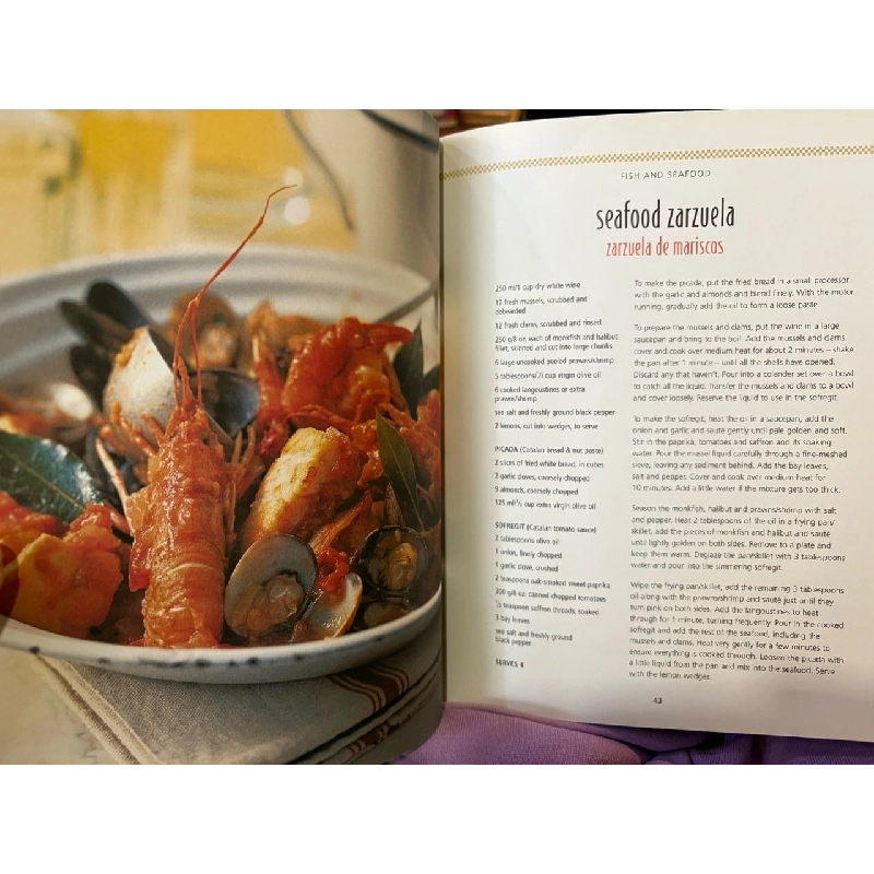 Tapas and other Spanish plates to share 999526