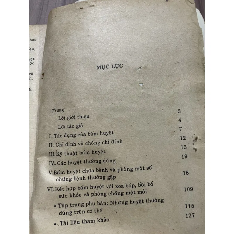 Bấm huyệt chữa bệnh -B.S CHU QUỐC TRƯỜNG PHAN NHƯ LONG B.S ĐINH NHƯ BÌNH 687578