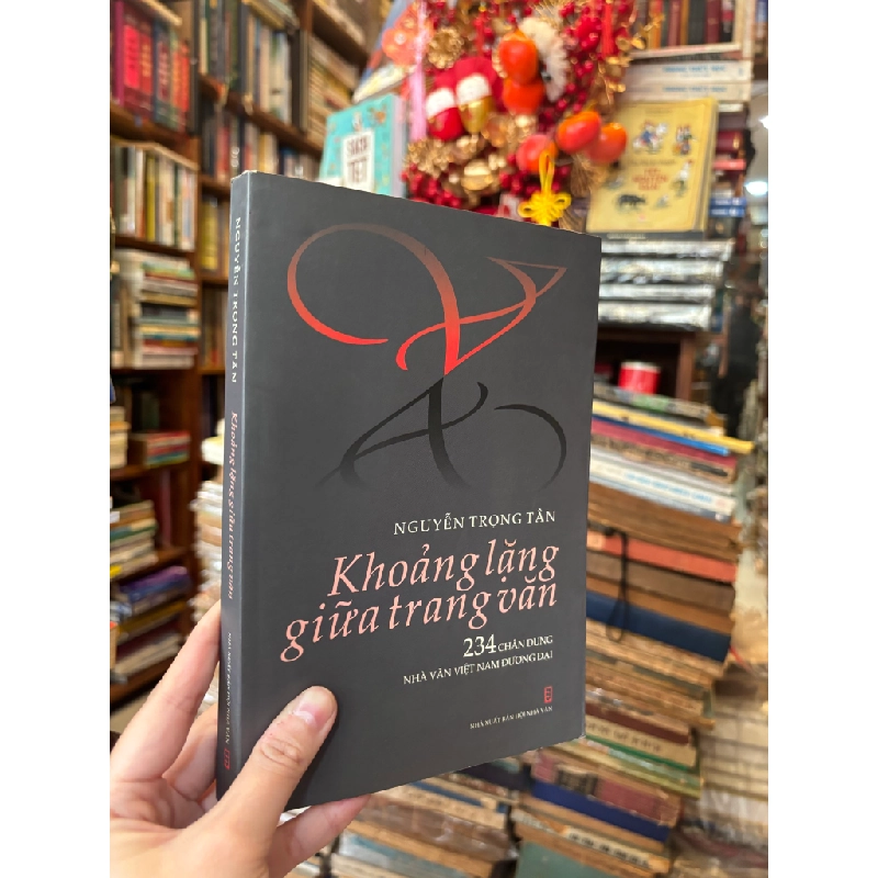 Khoảng lặng giữa trang văn - Nguyễn Trọng Tân 378694