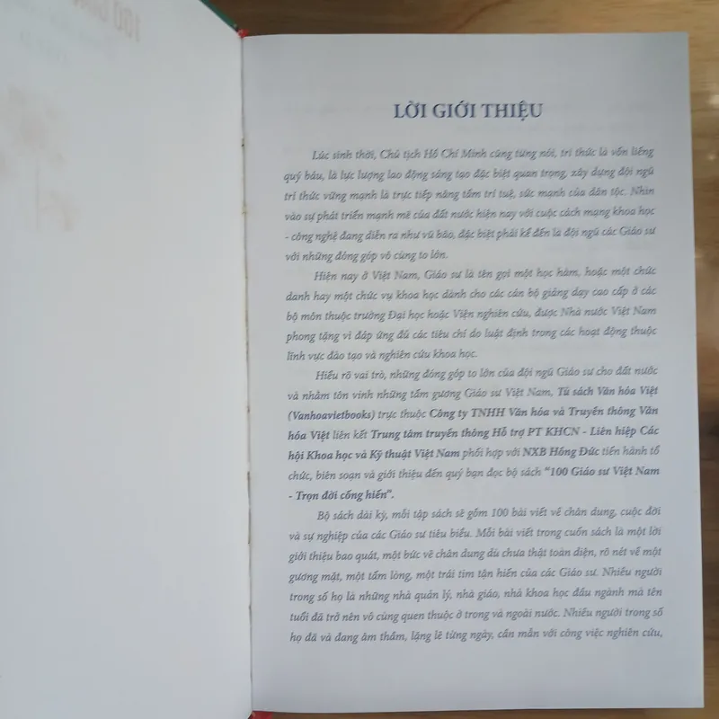 100 Giáo Sư Việt Nam Trọn Đời Cống Hiến (Tập 2) 723305