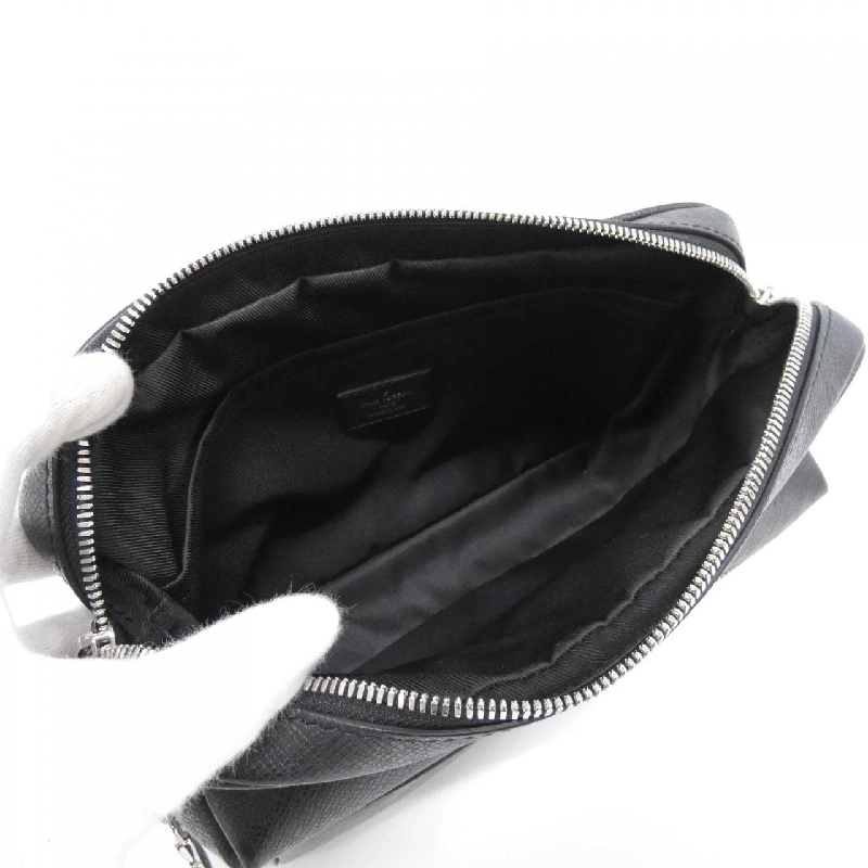 Túi đeo chéo ngoài trời Louis Vuitton Taiga Lama PM M30233 - Hàng hiệu Chính hãng 768349