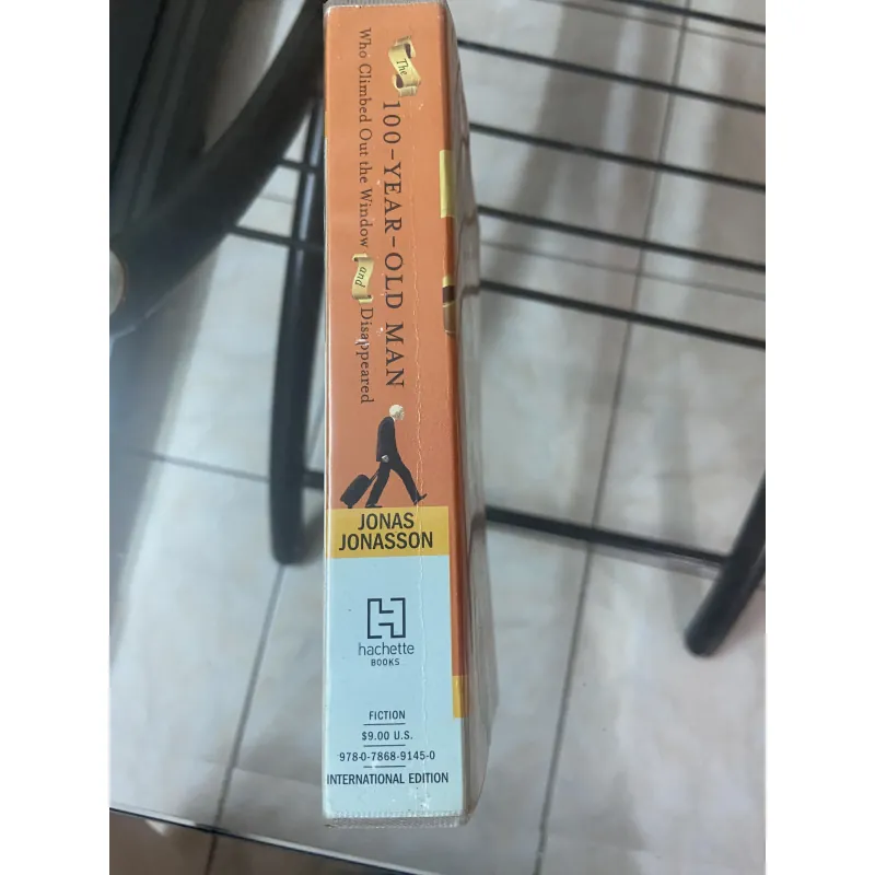 The 100 Year Old Man Who Climbed Out The Window And Disappeared - Jonas Jonasson 1032561
