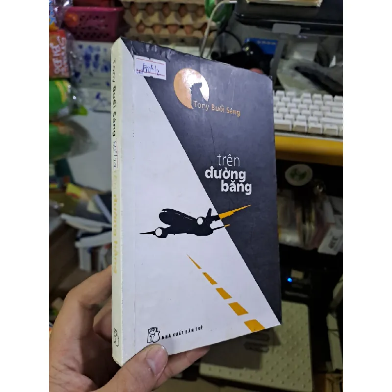 Trên đường băng Tony buổi sáng 2015 mới 80% có vết ẩm ố KỸ NĂNG HCM1709 559988