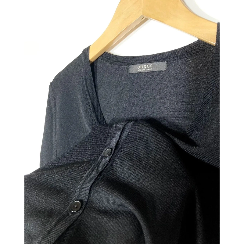 Áo Mongtoghi Hàn Brand On & On , chất mềm mại rất đẹp, co giãn thoải mái
Size S M
 462163