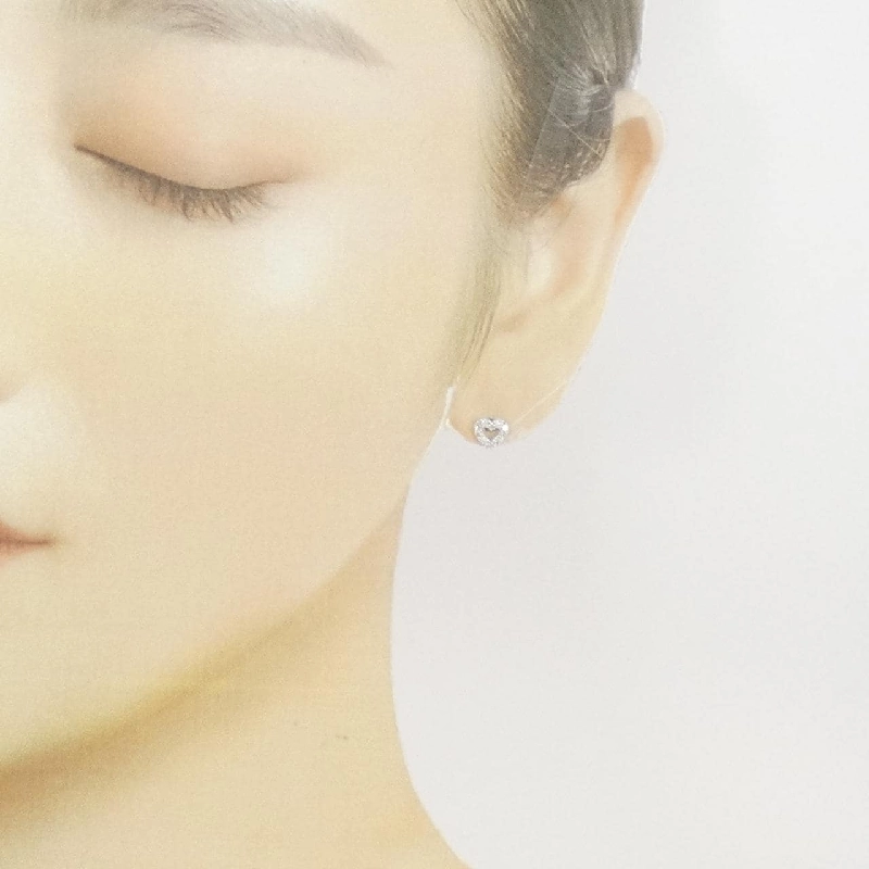 K18WG Bông tai hình trái tim kim cương 0.20CT - Hàng hiệu Chính hãng 867112