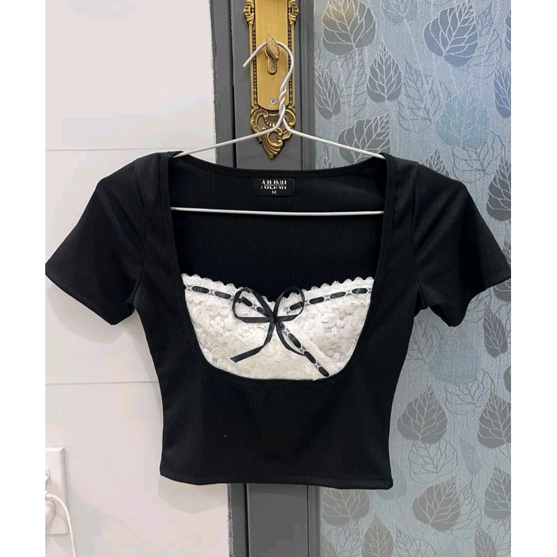 áo croptop, size s , màu đen , còn mới 379950