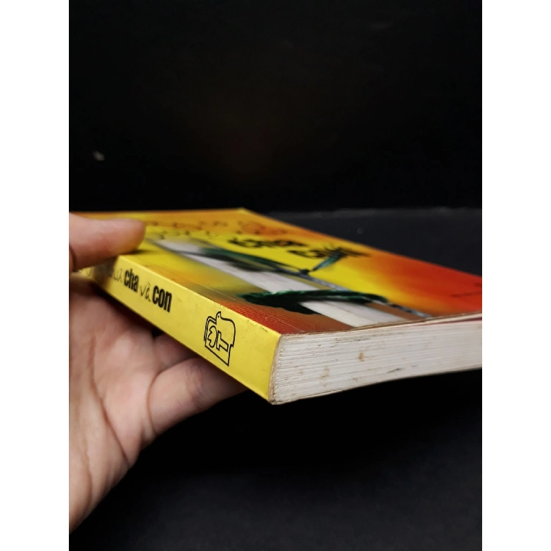 Không có gì giống như cha và con mới 80% bẩn bìa, ố nhẹ, tróc gáy nhẹ 2007 HCM1410 Phạm Anh Tuấn VĂN HỌC 916943