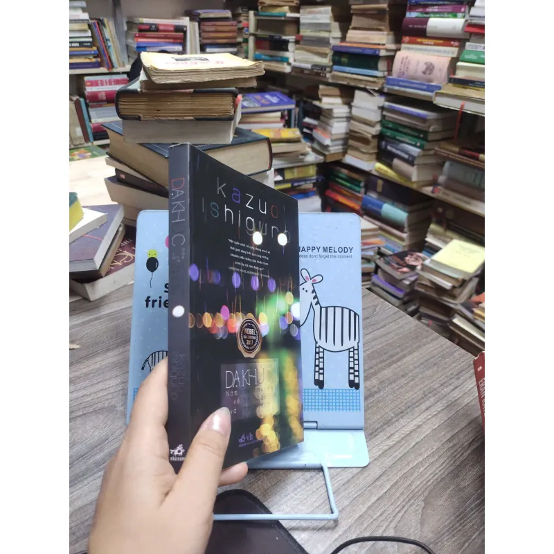 n Sách: Dạ Khúc - Năm câu chuyện về âm nhạc và đêm buông  - Tác giả: 	Kazuo - Ishiguro 603814