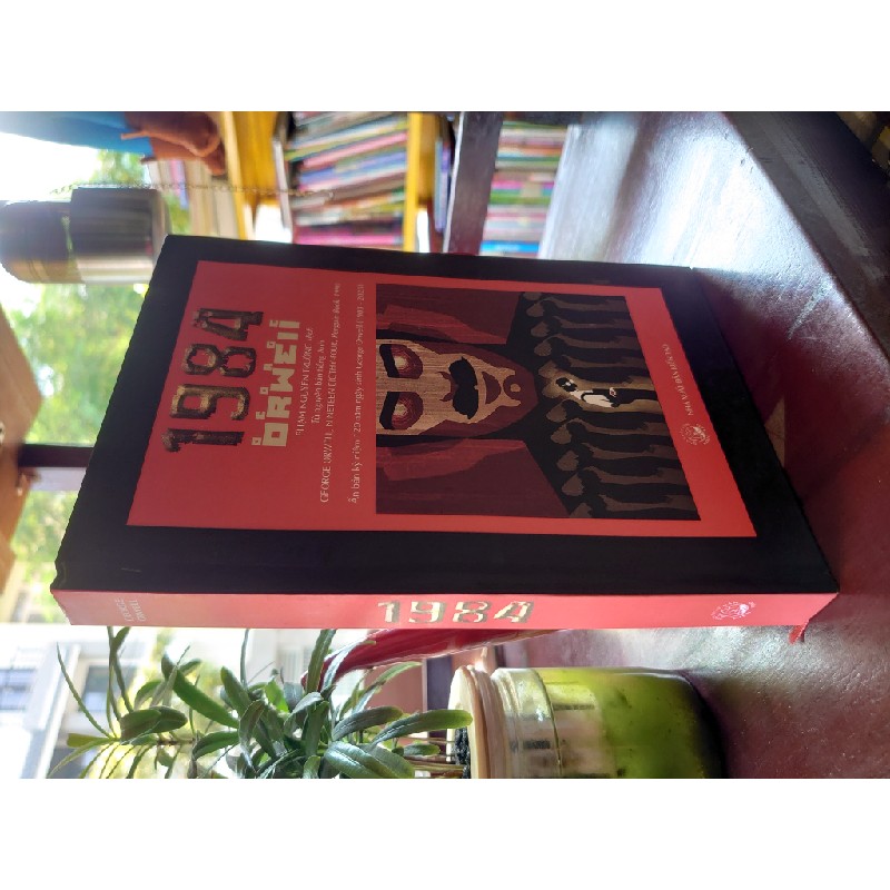 1984
George Orwell
Bìa cứng, có chữ ký dịch giả 46569