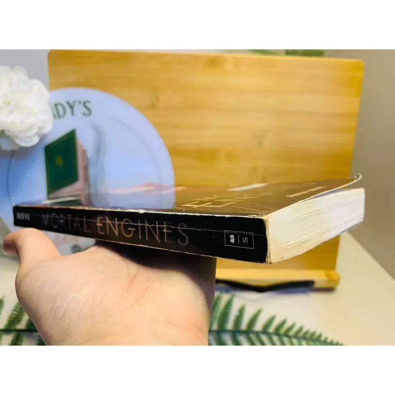[Sách tiếng Anh 2hand] Like new 90% - Mortal Engines 592581