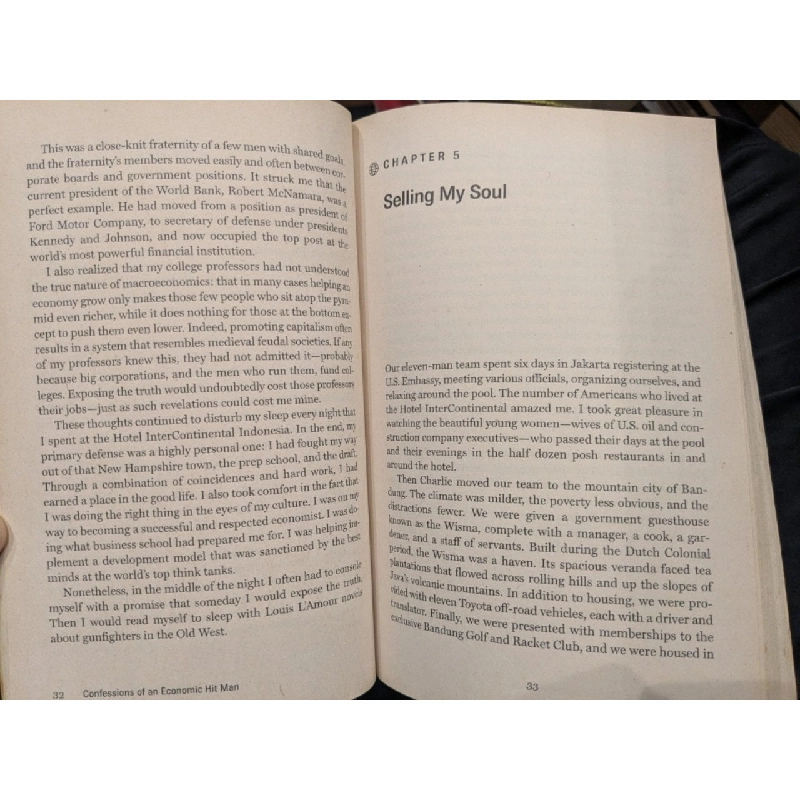 Confessions of an Economic Hit Man 788584