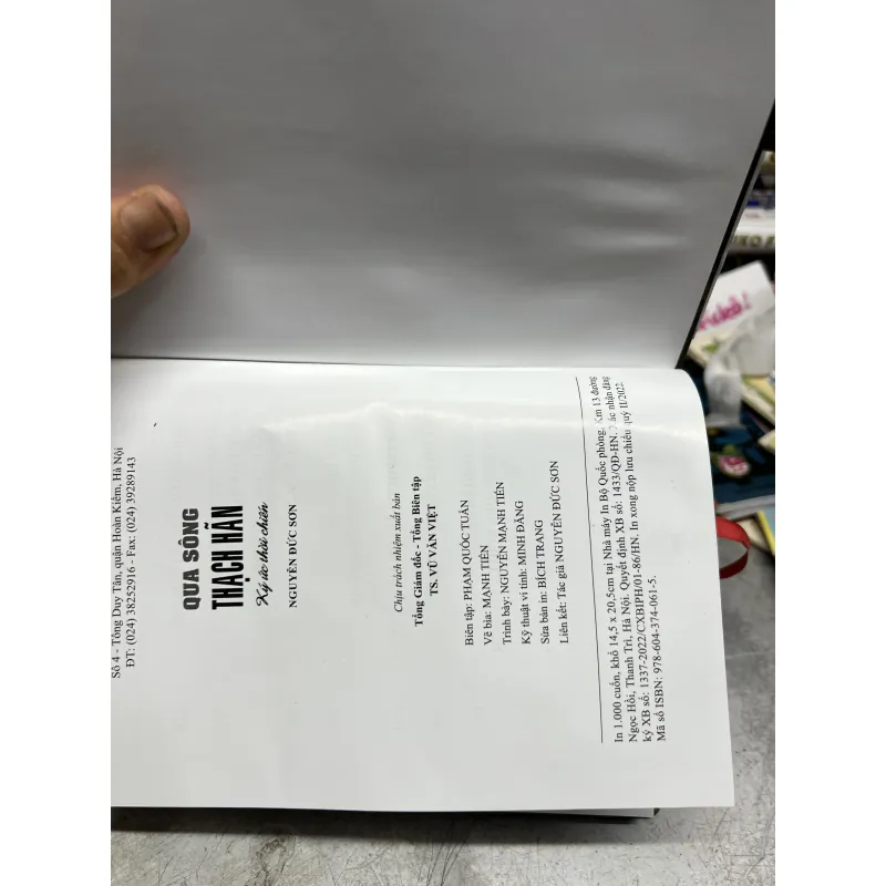 Qua sông Thạch Hãn của tác giả Nguyễn Đức Sơn 1022969