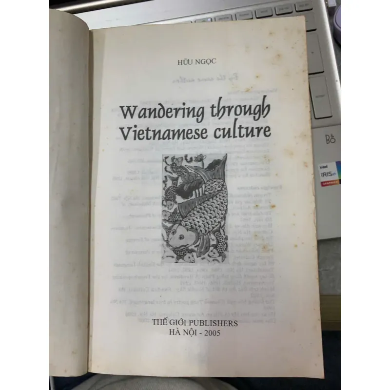 WANDERING THROUGH VIETNAMESE CULTURE - HỮU NGỌC 562111