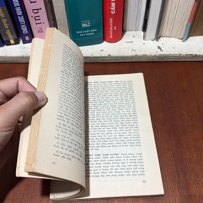 [Có Thể Là Bản Photo] - II Sách Pháp Luật: Thuật Ngữ Pháp Lý Phổ Thông (2 Tập) - 1986•1987 755364