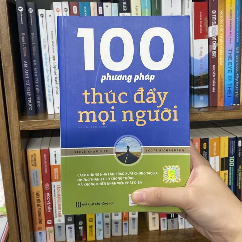 Sách “100 phương pháp thúc đẩy mọi người”-Steve Chandler and Scott Richardson 519239