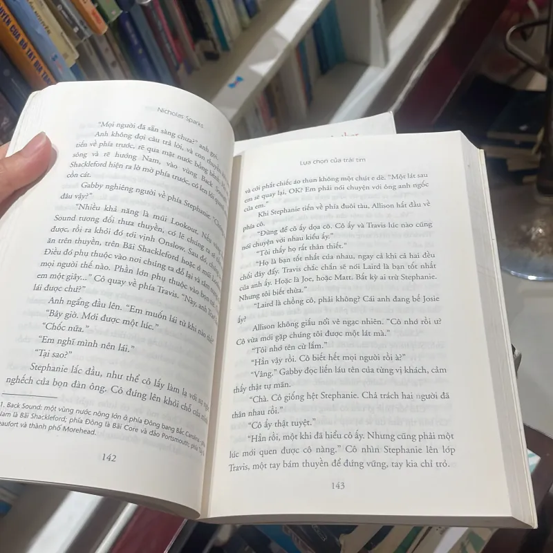 Lựa chọn của trái tim - Nicholas Sparks - new york times bestselling author nhã nam 1025657