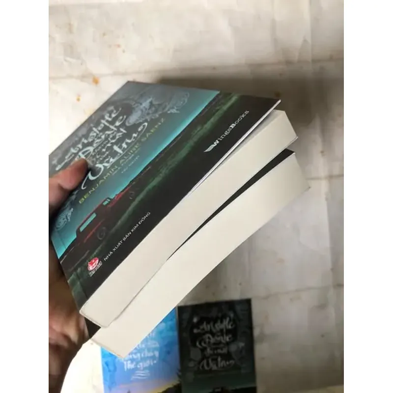 Aristotle Và Dante Khám Phá Bí Mật Của Vũ Trụ & Đắm Mình Vào Dòng Chảy Thế Giới 693540