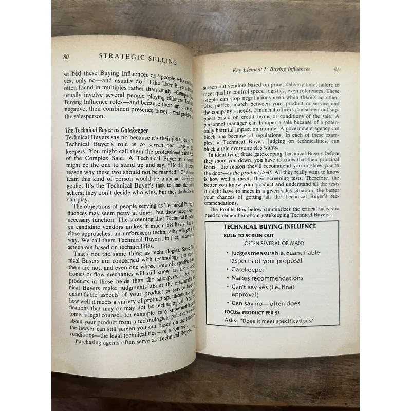 Strategic Selling - Robert B. Miller, Stephen E. Heiman, Tad Tuleja 730949