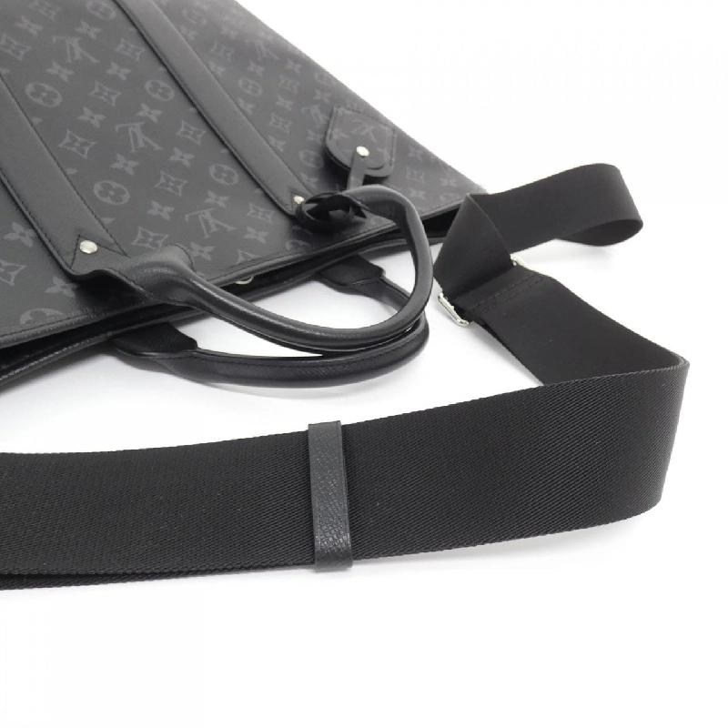 Túi xách cuối tuần Taiga Lama M30937 của Louis Vuitton 610721