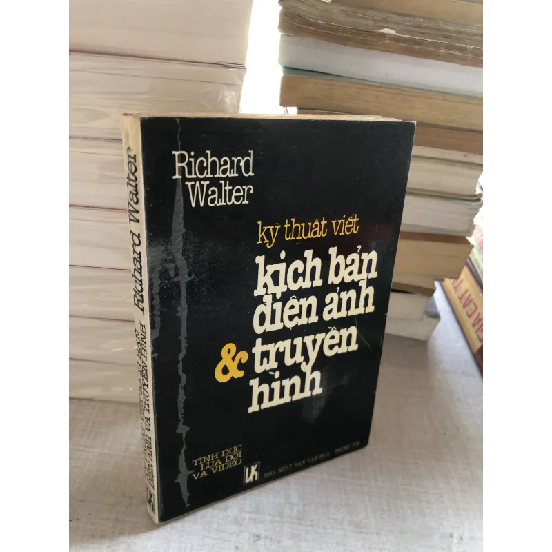 Kỹ thuật viết kịch bản điện ảnh và truyền hình 781812