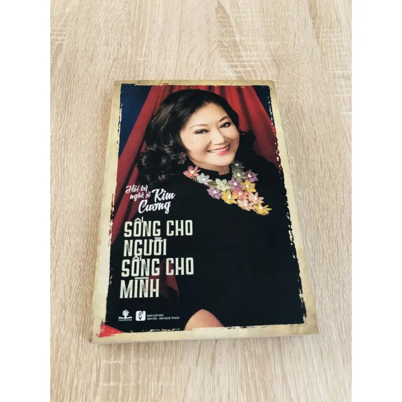 Sống cho người, sống cho mình” – Hồi ký Nghệ Sĩ Kim Cương 976094