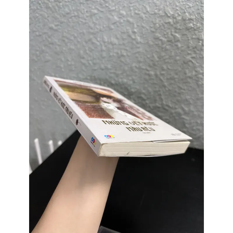 Những vết xước màu rêu 797653