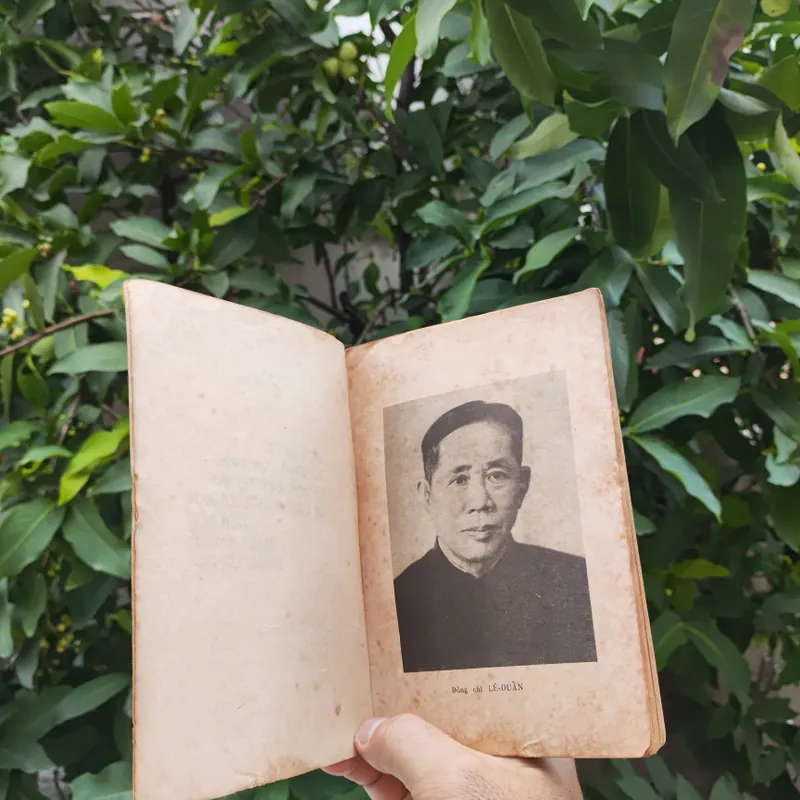 Dưới Lá Cờ Vẻ Vang Của Đảng Vì Độc Lập Tự Do Vì Chủ Nghĩa Xã Hội  711952