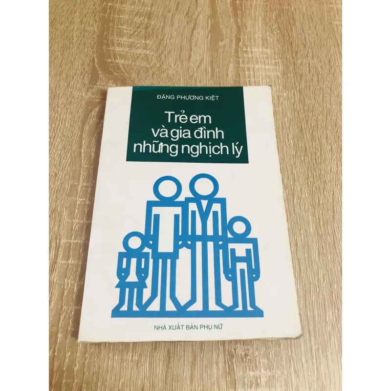 TRẺ EM VÀ GIA ĐÌNH NHỮNG NGHỊCH LÝ  1028100