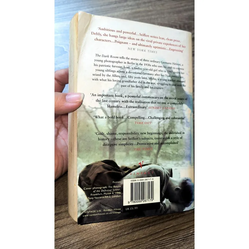 Sách cũ: The Dark Room bybRachel Seiffert 729058