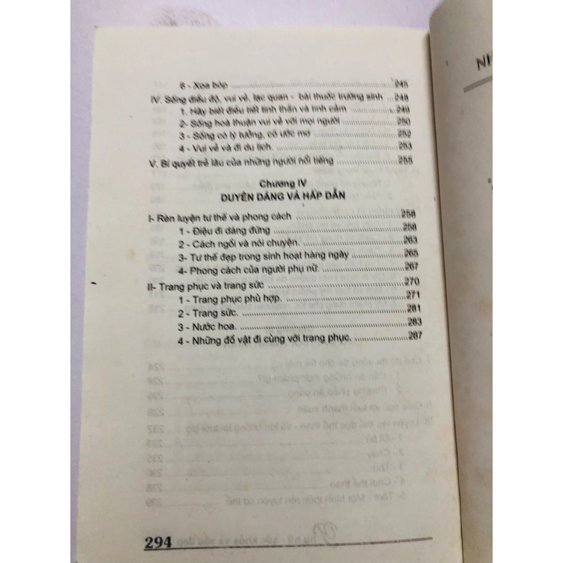 PHỤ NỮ SỨC KHỎE VÀ SẮC ĐẸP  - 292 trang, nxb: 2008 337769