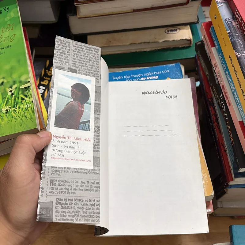 II Tập Truyện Ngắn: Không Hôn Vào Môi Em - Minh Hiền - 2012 698008