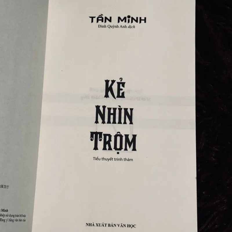 Kẻ nhìn trộm  1023810