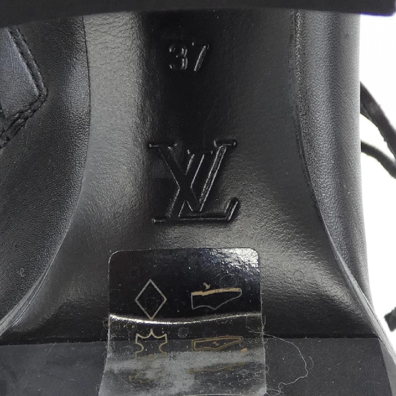 Giày bốt dòng Star Trail của Louis Vuitton 657672